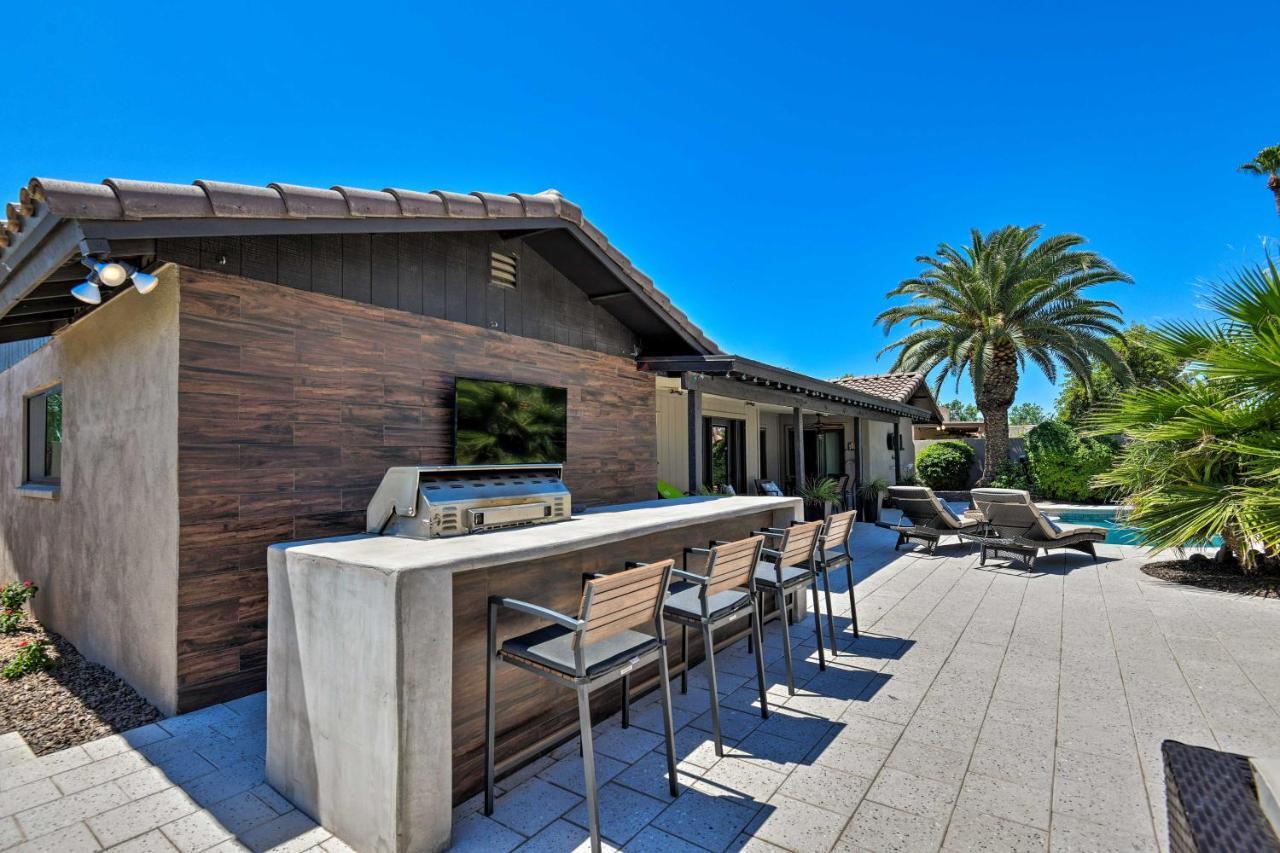 Holiday home Oasis With Outdoor Bar And Pool!